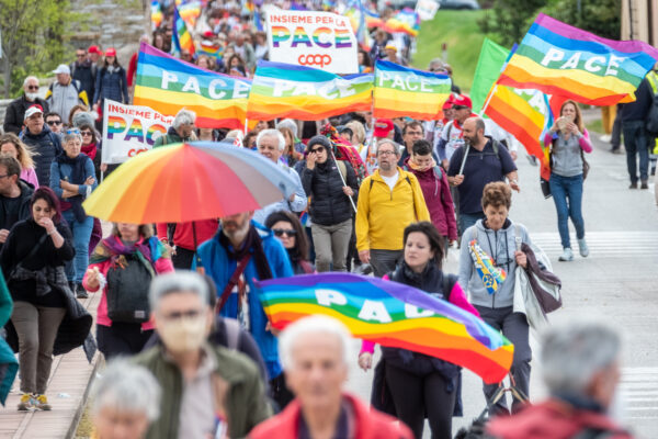 Combattere per la pace non è arrendersi al più forte