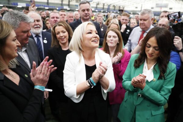 Irlanda del Nord, il Sinn Féin ha vinto le elezioni: “Momento storico per il Paese”