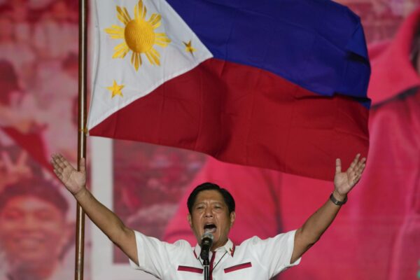 Il figlio del dittatore Ferdinand Marcos presidente delle Filippine: i fantasmi del regime su Manila