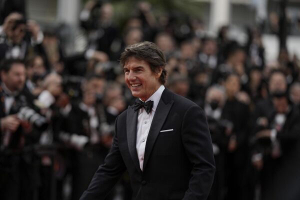 Tom Cruise presenta il sequel di Top Gun e prova a salvare i multisala