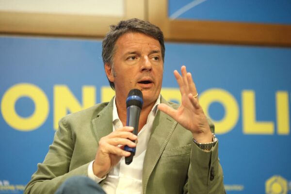 Renzi punta all’abolizione del reddito di cittadinanza, dal 15 giugno la raccolta firme per cancellare la misura simbolo dei grillini