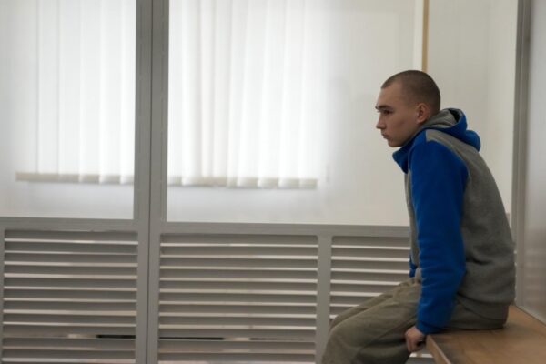 Chi è Vadim Shishimarin, il giovane soldato russo condannato all’ergastolo