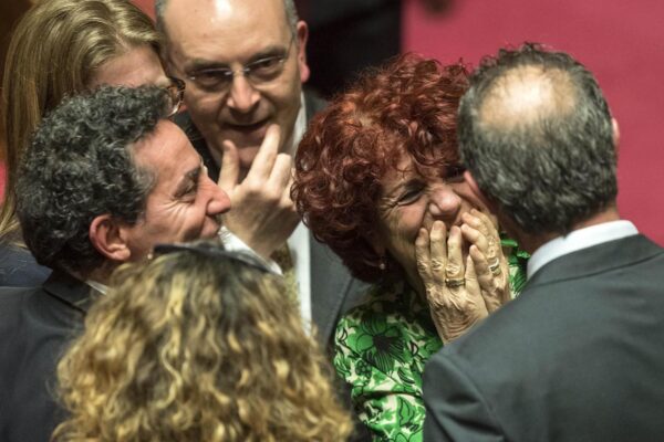 Foto Roberto Monaldo / LaPresse15-03-2017 RomaPoliticaSenato – ddl PenaleNella foto Valeria Fedeli divertita tra i senatori M5S, Gianluica Castaldi, Elisa Bulgarelli, Andrea Cioffi, Laura Bottici, Vito Petrocelli Photo Roberto Monaldo / LaPresse15-03-2017 Rome (Italy)Senate – Draft law on amendments to the Penal CodeIn the photo Valeria Fedeli, Gianluica Castaldi, Elisa Bulgarelli, Andrea Cioffi, Laura Bottici, Vito Petrocelli