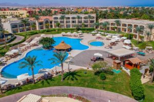 Dramma in vacanza a Sharm el-Sheikh, bimba cade dal balcone dell’hotel e muore: “Era in braccio al padre”