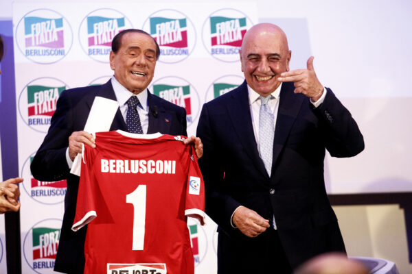 Foto LaPresse – Mourad Balti Touati
05/10/2018 Milano (Ita)
Cronaca
Silvio Berlusconi al convegno idee italia organizzato da Forza Italia
Nella foto: Silvio Berlusconi, Adriano Galliani con la maglia del monza calcio