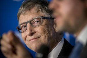 Bill Gates e la nuova ‘profezia’: “Covid? Siamo a rischio di una nuova variante più trasmissibile e mortale”