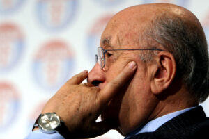 © Marco Merlini / LaPresse
19-12-2009  Roma
Politica
Salone delle Fontane, chiusura dell’Assemblea nazionale delle regioni organizzata dall’Udc
Nella foto  Ciriaco De Mita

© Marco Merlini / LaPresse
Rome, 12-19-2009
Politic
Fountains’ Hall, conclusion of Regions national meeting organized by Udc
In the photo  Ciriaco De Mita