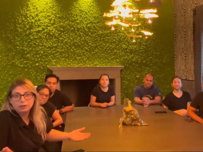 Gianluca Vacchi, lo staff difende Mr. Enjoy: “La nostra vita qui non trascorre tra una frustata e un insulto”