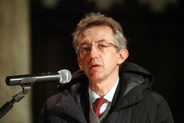 Municipalità, Manfredi quando decide? E intanto gli alleati lo attaccano: “E’ arrogante” Municipalità, Manfredi quando decide? E intanto gli alleati lo attaccano: “E’ arrogante”