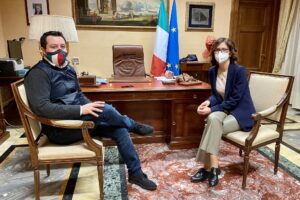 Forza Italia a rischio scissione, cosa c’è dietro la lite tra Gelmini e Salvini