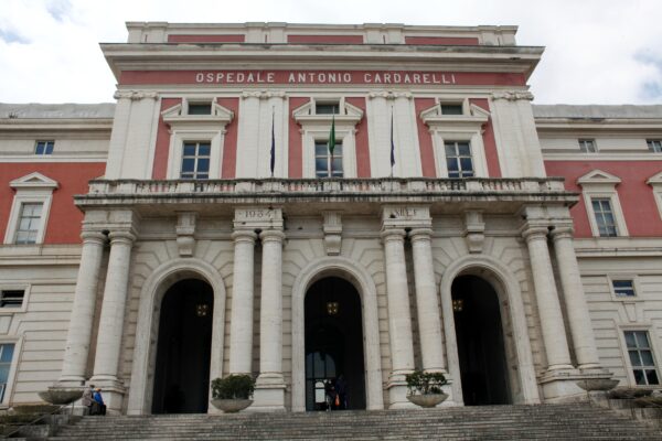 Giovane si toglie la vita al Cardarelli, l’ospedale: “Né paziente, né dipendente” Giovane si toglie la vita al Cardarelli, l’ospedale: “Né paziente, né dipendente”
