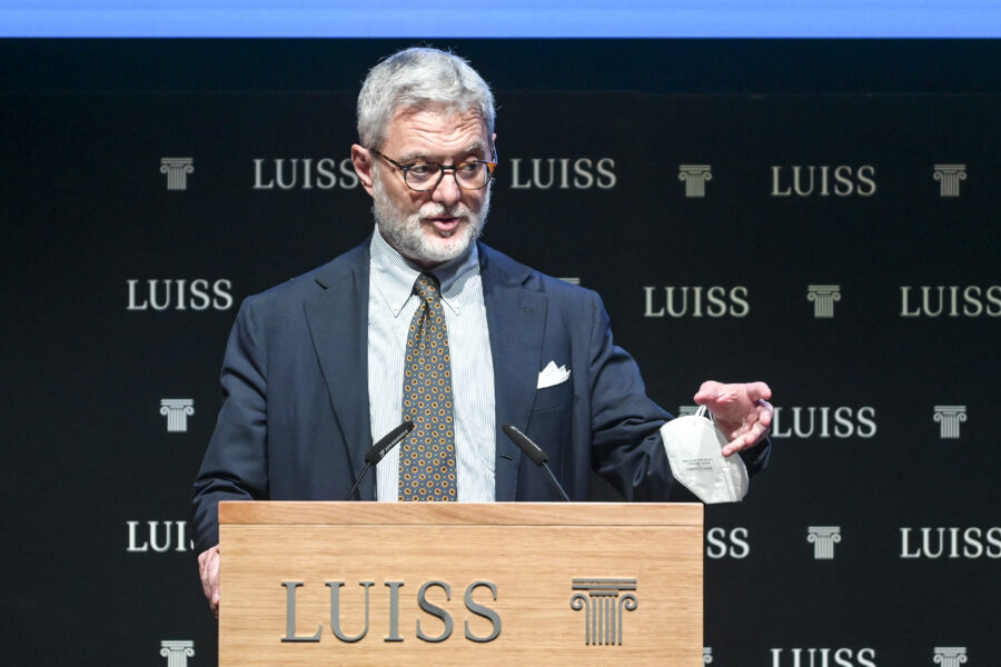 Melillo e le macerie lasciate in Procura: dal bavaglio alla stampa alle inchieste flop ‘grazie’ alle intercettazioni