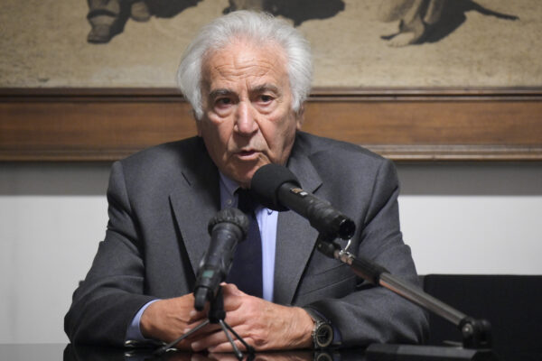 Claudio Signorile: “Il codice etico? È deviante, e i casi vengono esasperati. Al Sud c’è la cultura della piazza, ma non vuol dire malavita” Claudio Signorile: “Il codice etico? È deviante, e i casi vengono esasperati. Al Sud c’è la cultura della piazza, ma non vuol dire malavita”