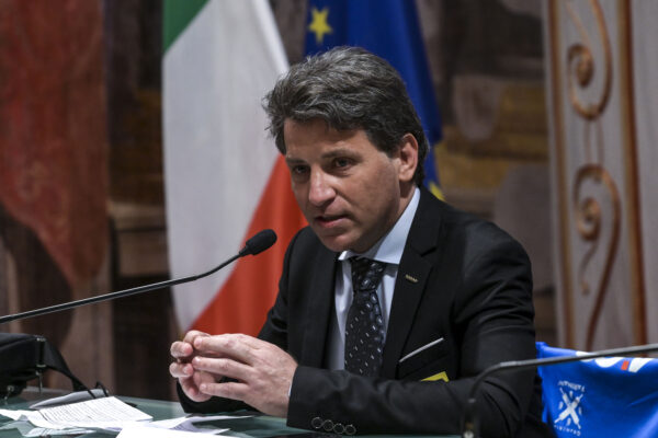 Guerra civile tra grillini, dossier contro Ferrara per obbligarlo al passo indietro