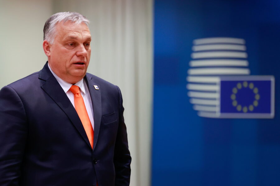 L’Europa si spacca sulle sanzioni contro Putin, il veto dell’Ungheria fa slittare l’embargo al petrolio russo