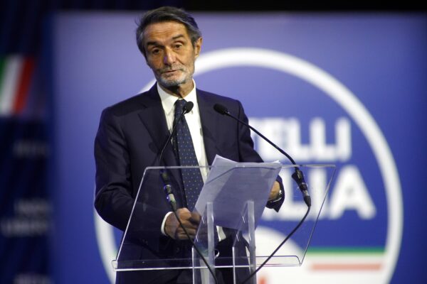 Caso camici, Fontana era innocente: dopo la gogna di Report e co. cadono le accuse e arrivano le scuse Caso camici, Fontana era innocente: dopo la gogna di Report e co. cadono le accuse e arrivano le scuse