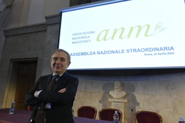 Anm eversiva nel silenzio dei partiti e del Quirinale, ma c’è una fronda nella magistratura