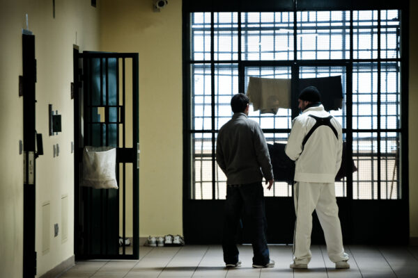 Detenuto morto in carcere, l’autopsia: sul corpo segni di percosse che andavano avanti da giorni. E’ caduto dalle scale?