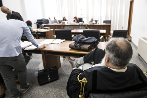 Giustizia in-civile, il viaggio nei Tribunali italiani tra costi, disagi e danni causati ai cittadini Giustizia in-civile, il viaggio nei Tribunali italiani tra costi, disagi e danni causati ai cittadini