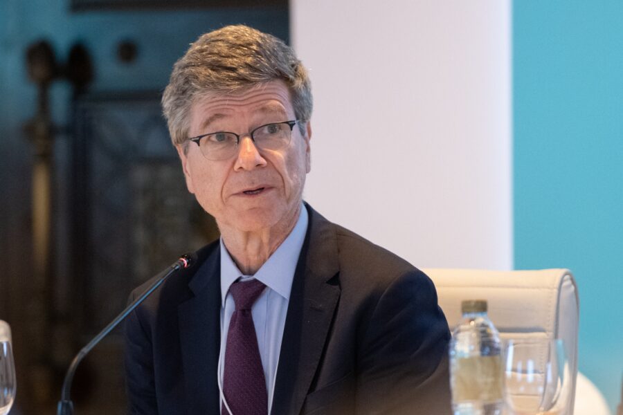 La rivelazione di Sachs al Corriere: “Gli Usa non vogliono la pace, ecco perché”