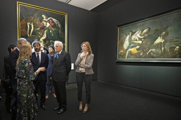 Mattarella arriva a Napoli che viene tirata a lucido: strade pulite e controlli di polizia