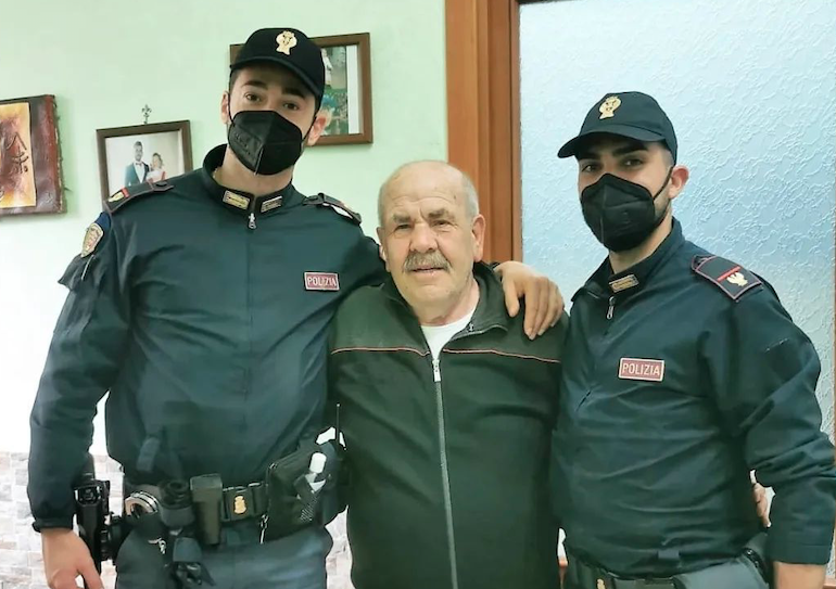 “Correte nonno non respira”, poliziotti salvano uomo: massaggio cardiaco con il 118 in vivavoce