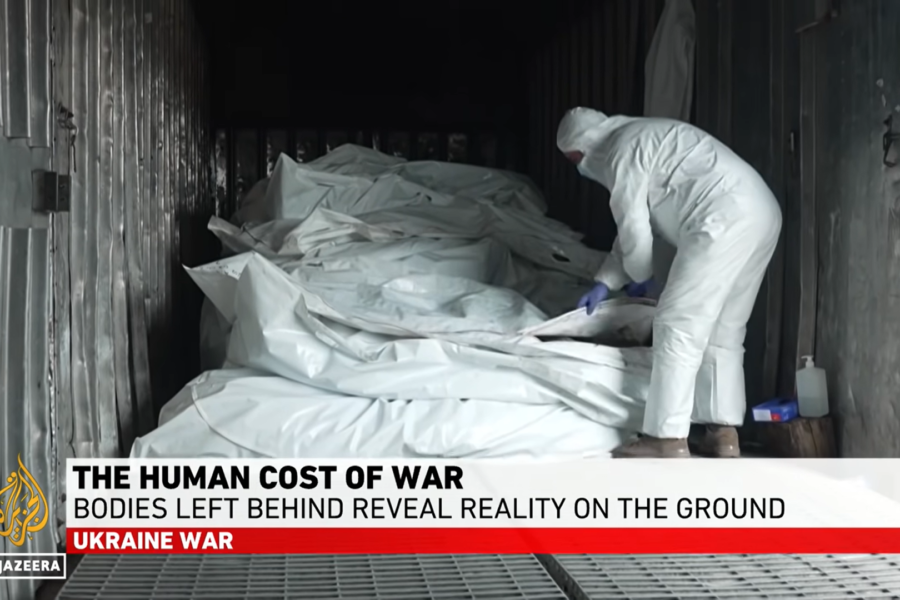 “Cadaveri di soldati russi abbandonati e ammassati in vagoni refrigerati”, l’orrore della guerra nel servizio virale