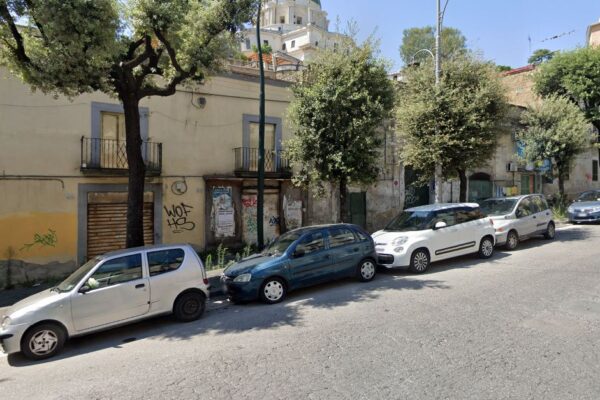 Sorelle sfregiate con l’acido, confessa la zia: “Le ho aggredite io”