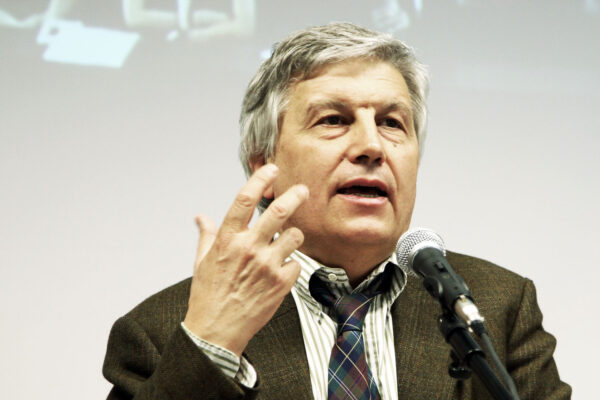 Aldo Grasso contro i pacifisti, lista di proscrizione contro chi vuole il cessate il fuoco Aldo Grasso contro i pacifisti, lista di proscrizione contro chi vuole il cessate il fuoco