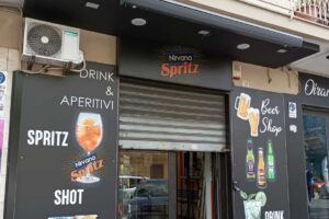 Spara su quattro ragazzi fuori al bar: “Avevo paura e volevo difendermi, non è una vendetta”