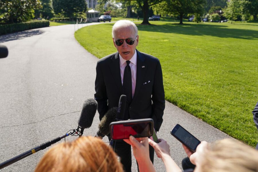 Biden fa marcia indietro sui missili a medio raggio a Kiev: “Non invieremo armi capaci di raggiungere la Russia”