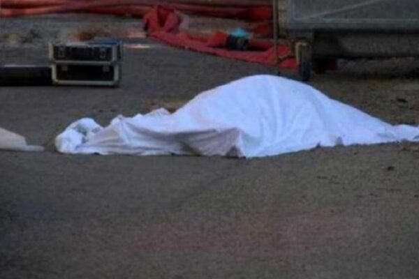 Due cadaveri a terra in un garage di Secondigliano: indagini in corso a Napoli