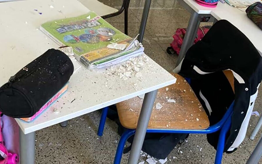 A scuola tra crolli e cortellate: a Napoli ci si affida ai miracoli