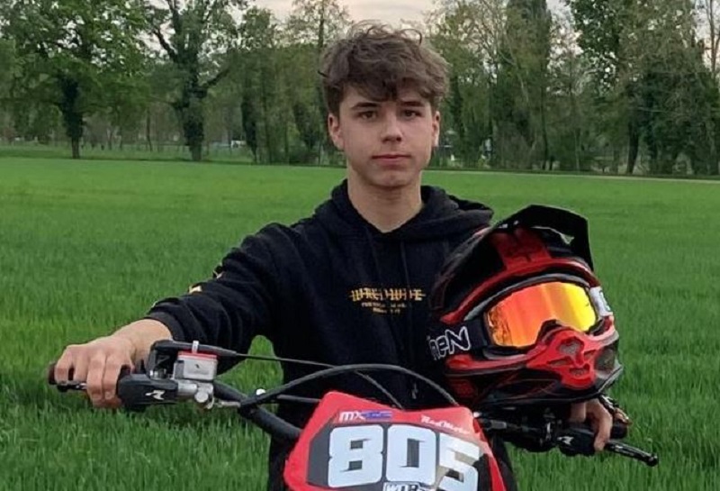 Travolto e ucciso da un poliziotto ubriaco, il 17enne Davide geolocalizzato dalla fidanzata: “Era sdraiata sopra di lui, lo abbracciava”