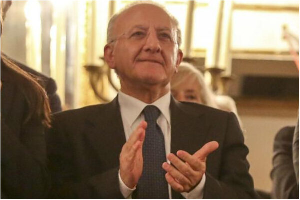 Frodi, fondi e stipendi, va in scena il De Luca-show: dipendenti da “lapidare”