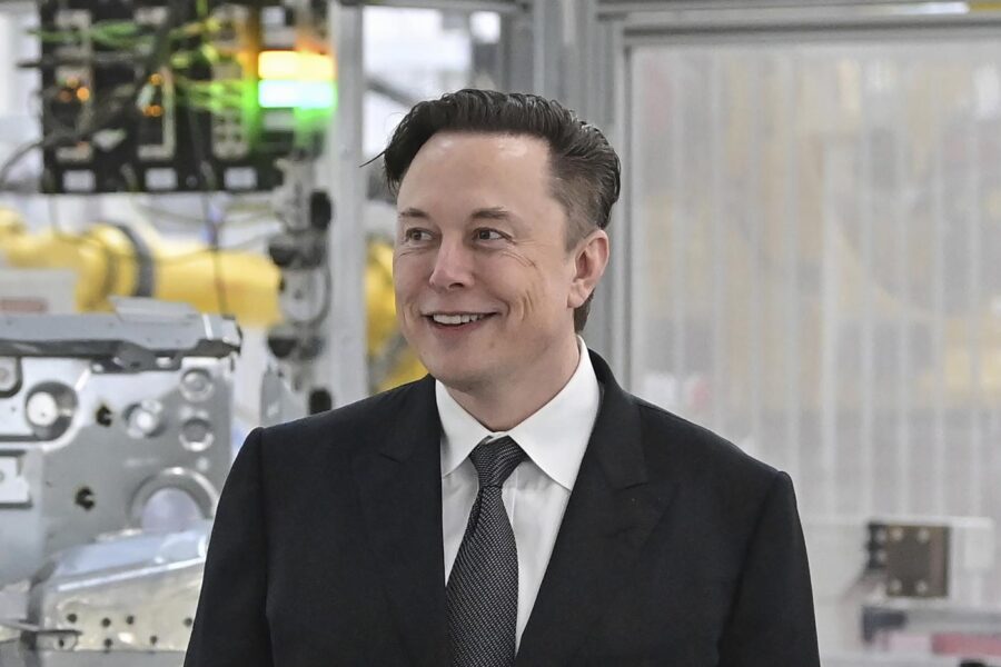 Twitter a pagamento, l’ultima trovata di Elon Musk: vendetta contro le multinazionali ‘nemiche’ o solo interessi economici?