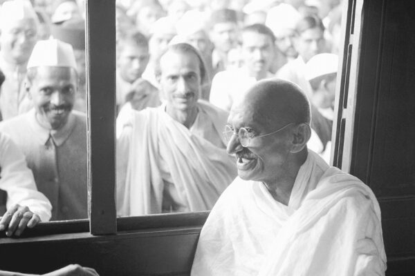 L’epoca 4.0 ci chiama a ballare sotto la pioggia, le parole di Gandhi e la non ricerca del consenso come stella polare L’epoca 4.0 ci chiama a ballare sotto la pioggia, le parole di Gandhi e la non ricerca del consenso come stella polare