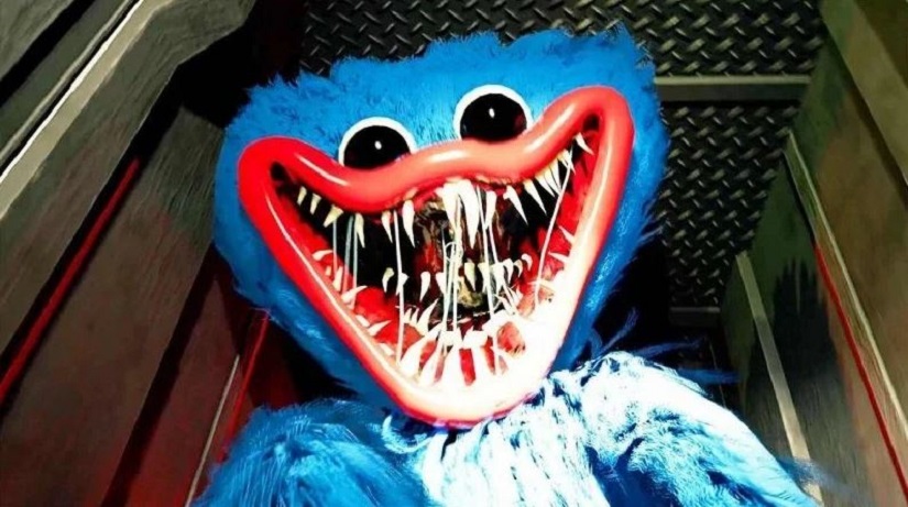 Chi è Huggy Wuggy, l’allarme della Polizia e la polemica sui ‘Me contro te’ per il pupazzo horror che preoccupa i genitori