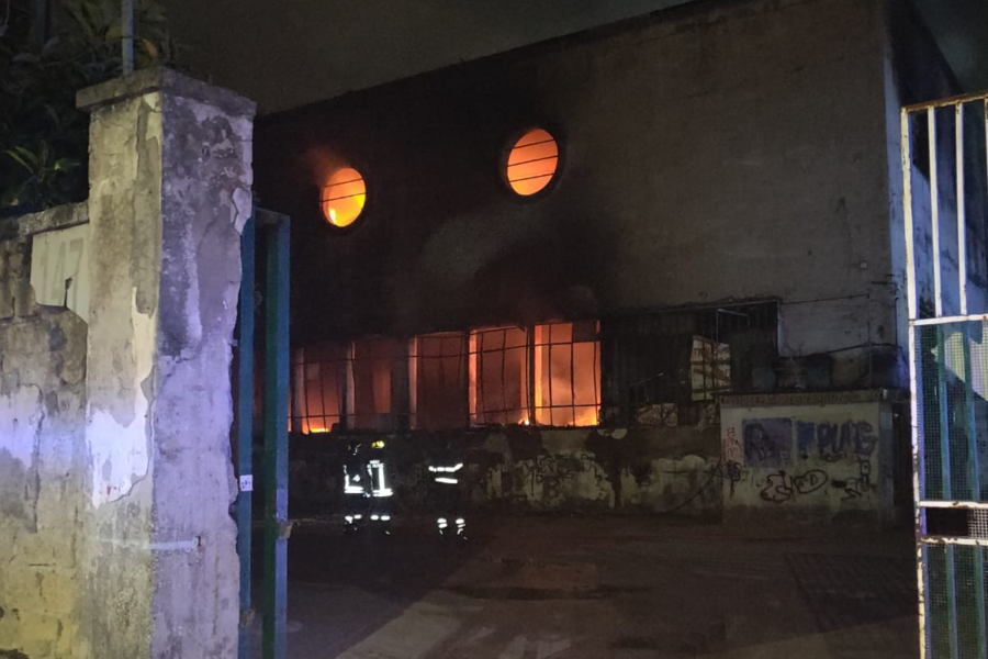 Incendio campo rom Gianturco, Arpac: “Diossine sotto valori riferimento”