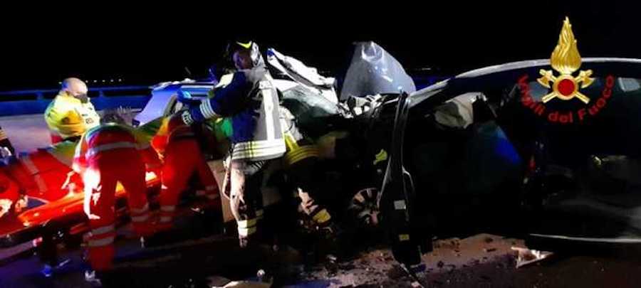 Contromano sulla superstrada Firenze-Pisa-Livorno, frontale tra auto: muore 36enne, 4 feriti gravi