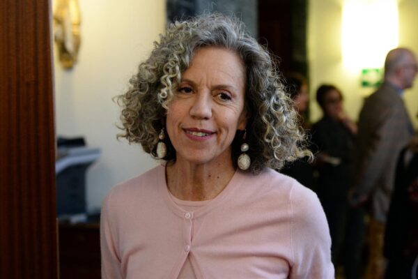 Soldi nella cuccia del cane dell’azienda di Monica Cirinnà, il reato non c’è: resta la gogna per la senatrice Pd