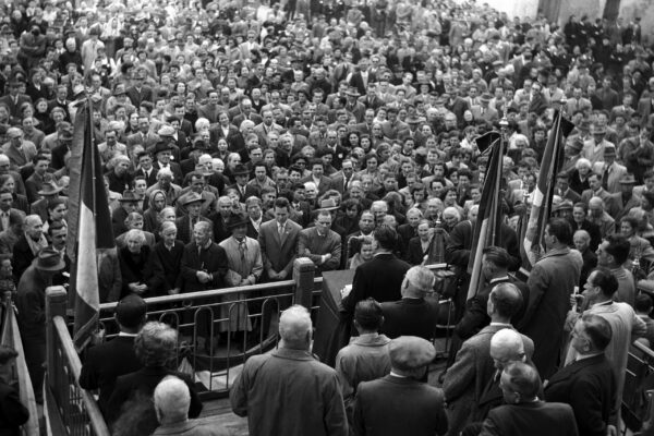 Primo Maggio, quando e perché è nata la festa dei lavoratori: “8 ore di lavoro, 8 di svago, 8 per dormire”