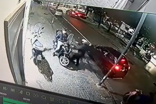 Giungla Napoli, camorra, scippi, rapine e coltellate facili: ogni giorno un bollettino di sangue e di indifferenza