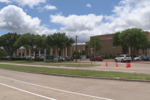 Studente armato di Kalashnikov arrestato vicino una scuola, ancora paura in Texas: evitata nuova strage dopo Uvalde