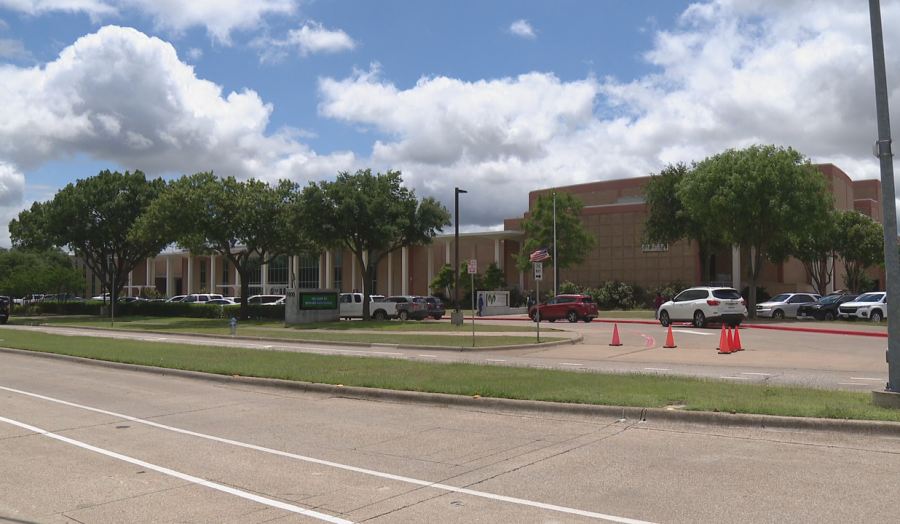 Studente armato di Kalashnikov arrestato vicino una scuola, ancora paura in Texas: evitata nuova strage dopo Uvalde