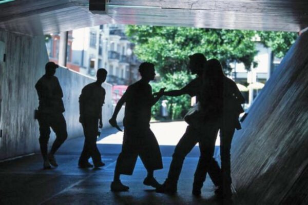 Guardare ma non toccare, chiesa e politica firmano patti contro la violenza ma non si avvicinano ai giovani…