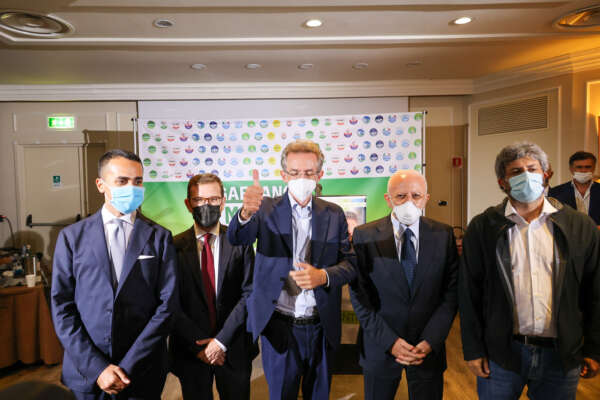 Ma che politica, i leader “sono gusci vuoti da riempire a caso”: dal commissariamento del Pd campano all’addio Di Maio