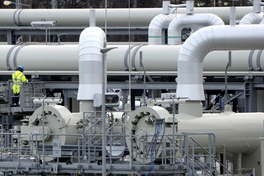 Putin scatena la guerra del gas, Gazprom taglia del 40% le forniture all’Europa via Nord Stream: il prezzo supera i 100 euro