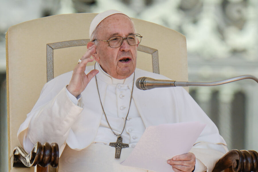 La furia di Papa Francesco: “La guerra non è tra buoni e cattivi”