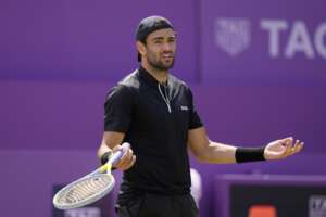 Berrettini si ritira da Wimbledon, è positivo al Covid: il finalista dello scorso anno dà forfait mentre aumenta il rischio focolaio Berrettini si ritira da Wimbledon, è positivo al Covid: il finalista dello scorso anno dà forfait mentre aumenta il rischio focolaio
